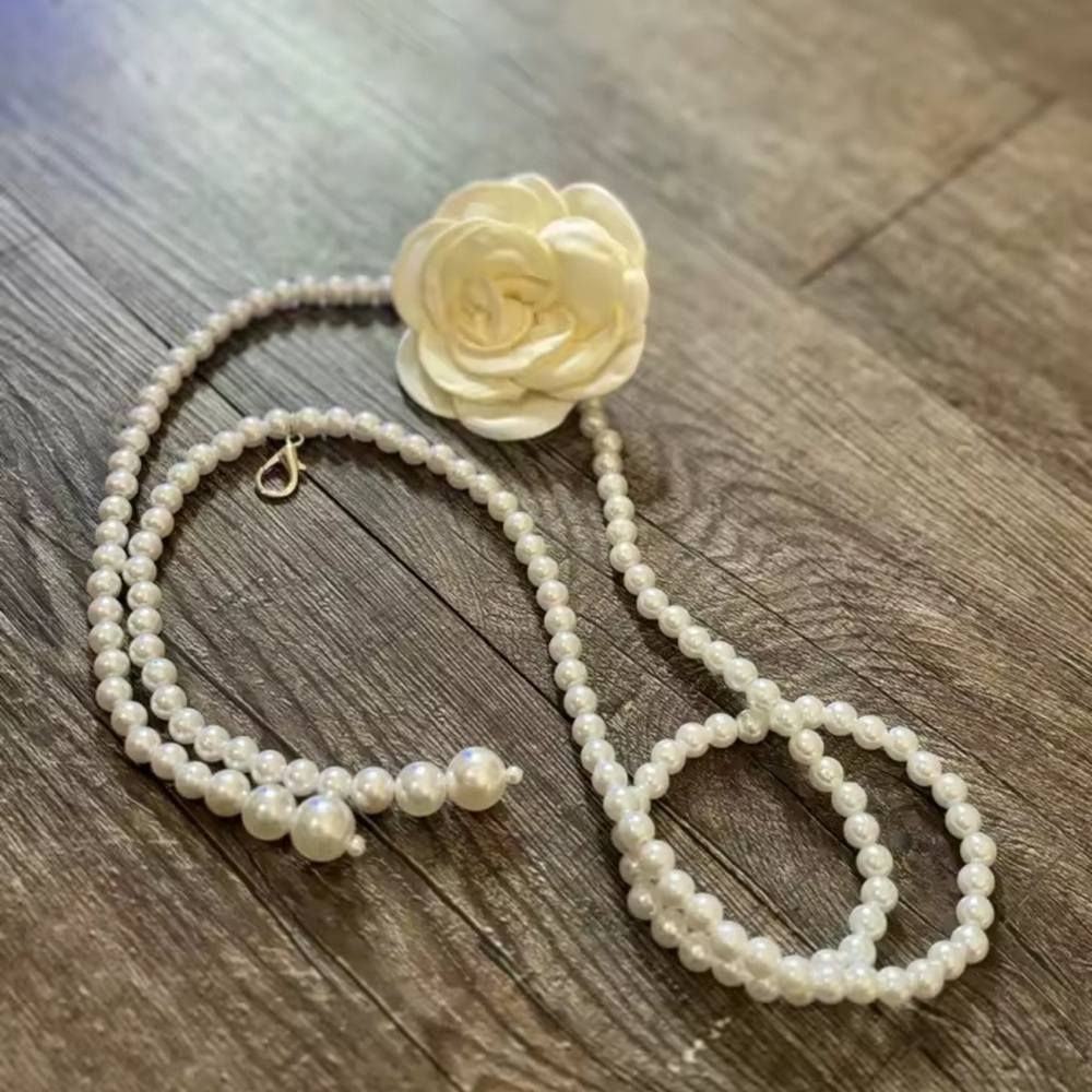 White Rose Vintage Romantic Pearl Belt - Picture 4 of 15